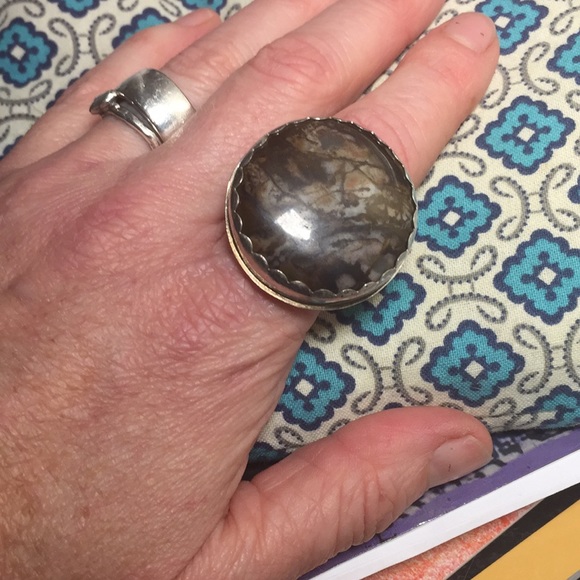 One of a kind silver and polished stone ring. - Picture 2 of 4